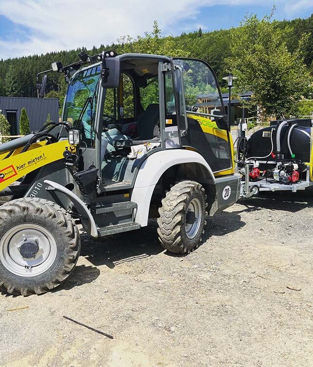Shovel met watertank hogedruk